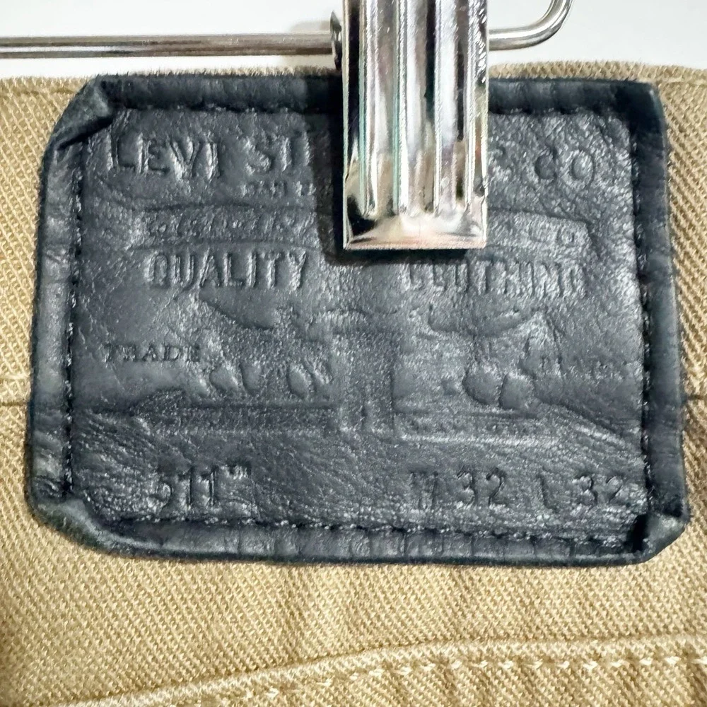 Levi's men's jeans style 511 size 32 x 32 zipper fly brown white tag
